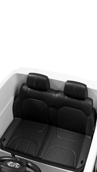 صورة سياراة اطفال كهربائية لاند كروزر 2026 اللون الأبيض